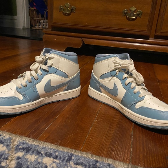 Jordan Blue and White Sneakers - Picture 4 of 8
